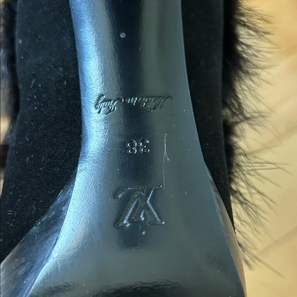 Louis Vuitton Black Beaver Fur Suede Heeled Boots - Picture 4 of 7